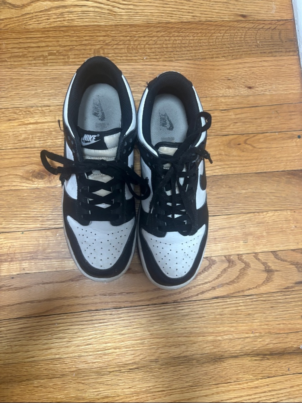 Nike Men’s Black and White Low-Top Sneakers — Two-Tone Casual Shoes